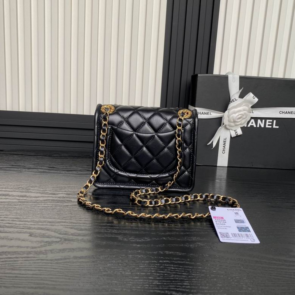 Chanel classic flap bag 17.5x18x5.5cm Bags