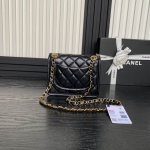 Chanel classic flap bag 17.5x18x5.5cm Bags