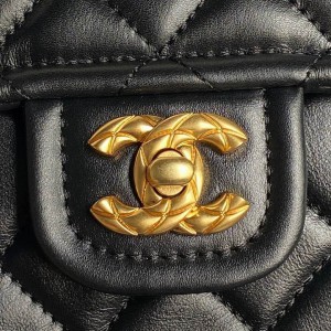 Chanel classic flap bag 17.5x18x5.5cm Bags