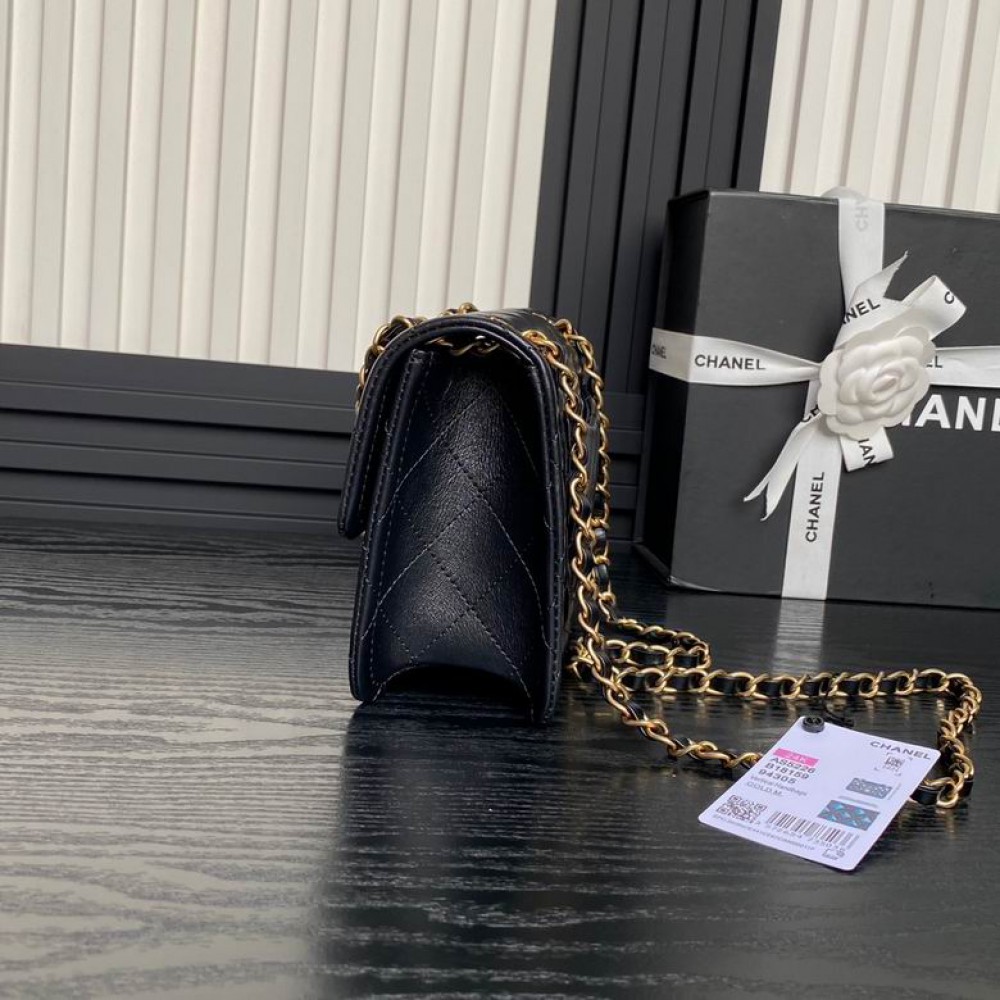 Chanel classic flap bag 17.5x18x5.5cm Bags