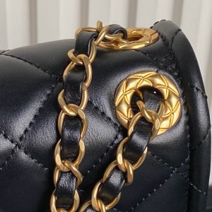 Chanel classic flap bag 17.5x18x5.5cm Bags