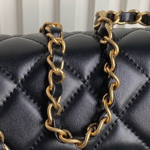 Chanel classic flap bag 17.5x18x5.5cm Bags