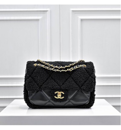 Chanel classic flap bag shearling 16x23.5x7.5cm