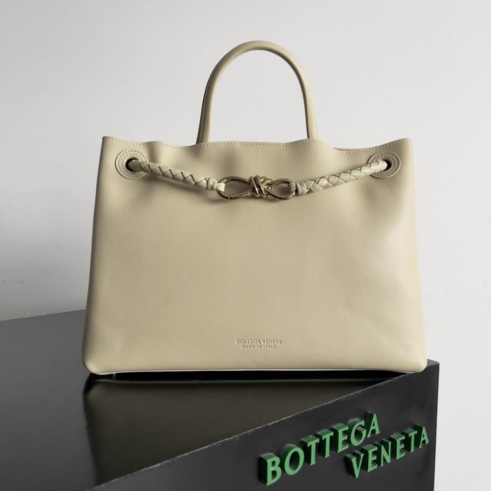 Bottega Veneta medium silky calf leather 32x25x11cm Bags