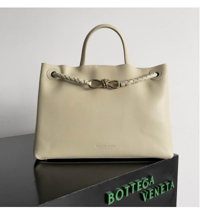 Bottega Veneta medium silky calf leather 32x25x11cm