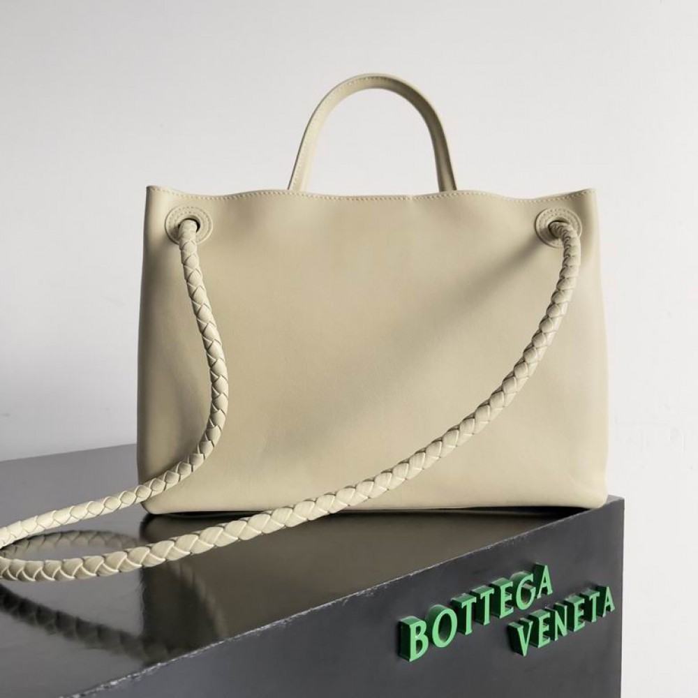 Bottega Veneta medium silky calf leather 32x25x11cm Bags