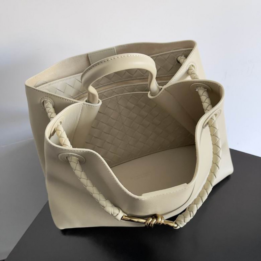 Bottega Veneta medium silky calf leather 32x25x11cm Bags