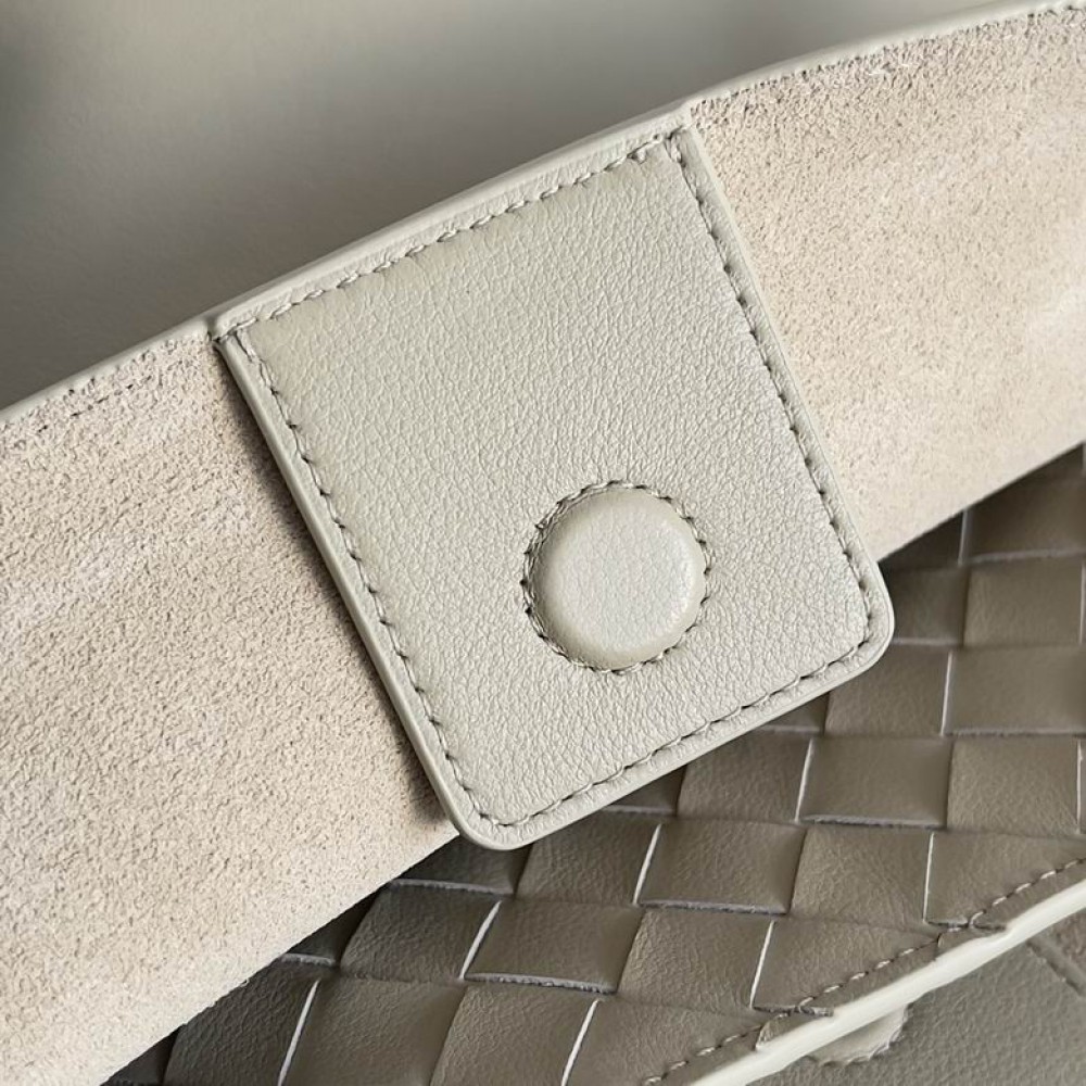 Bottega Veneta medium silky calf leather 32x25x11cm Bags