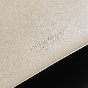 Bottega Veneta medium silky calf leather 32x25x11cm Bags
