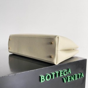 Bottega Veneta medium silky calf leather 32x25x11cm Bags