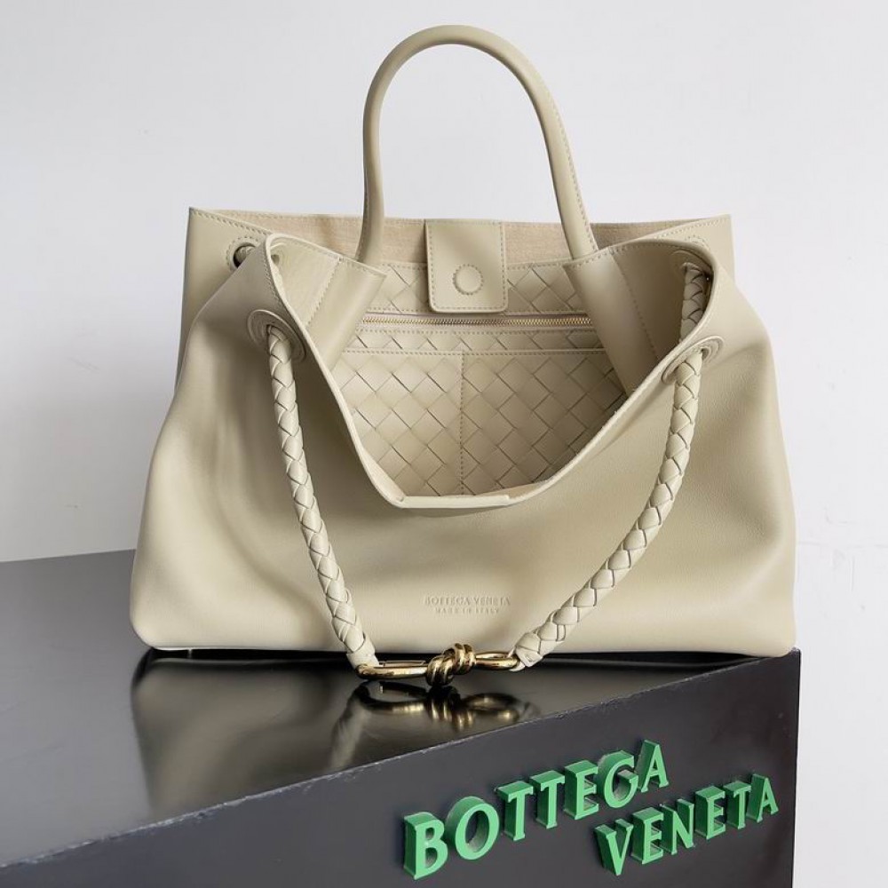 Bottega Veneta medium silky calf leather 32x25x11cm Bags