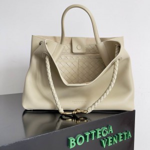 Bottega Veneta medium silky calf leather 32x25x11cm Bags