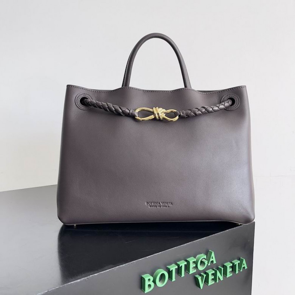Bottega Veneta medium silky calf leather 32x25x11cm Bags