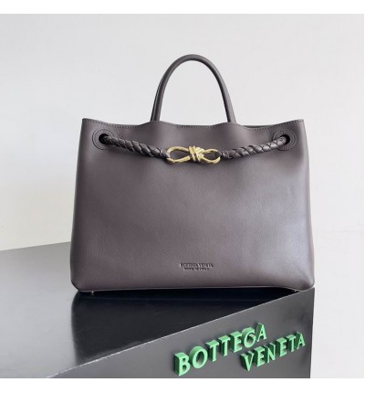 Bottega Veneta medium silky calf leather 32x25x11cm