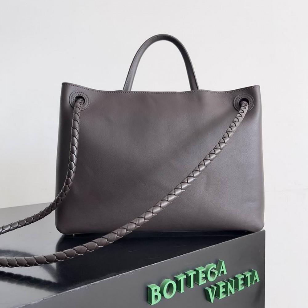 Bottega Veneta medium silky calf leather 32x25x11cm Bags