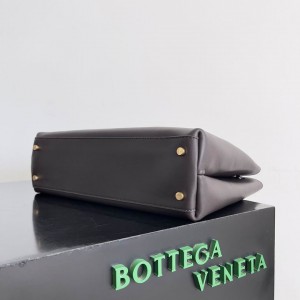 Bottega Veneta medium silky calf leather 32x25x11cm Bags