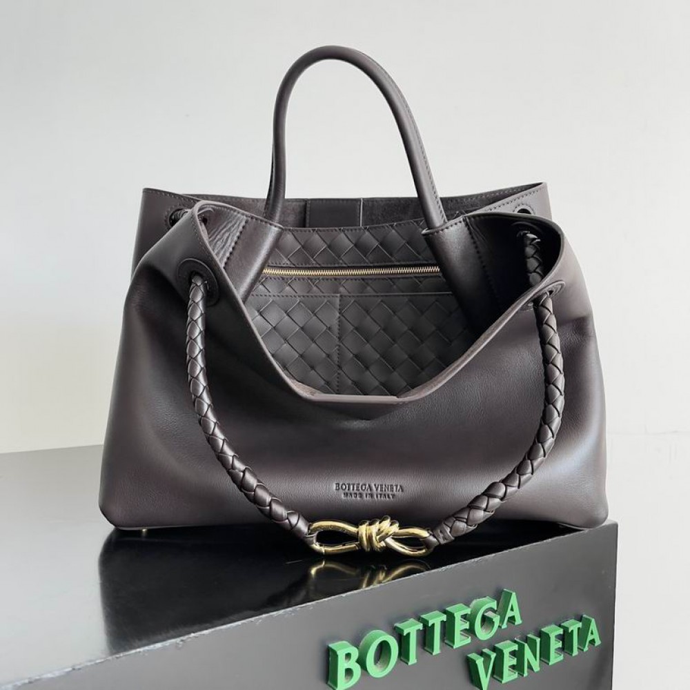 Bottega Veneta medium silky calf leather 32x25x11cm Bags