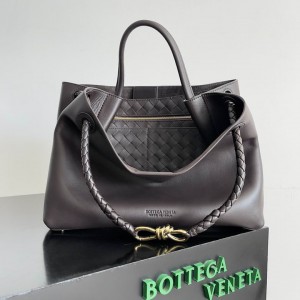 Bottega Veneta medium silky calf leather 32x25x11cm Bags