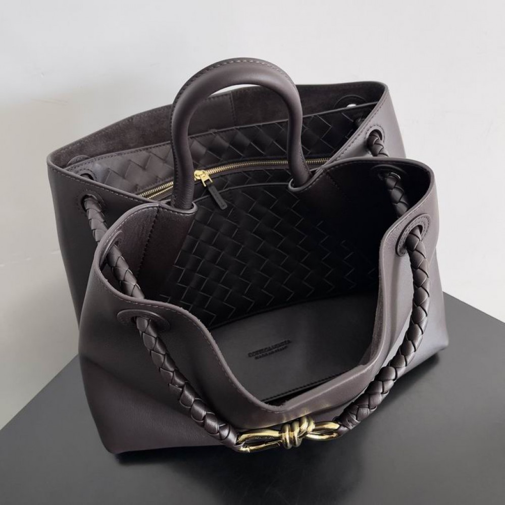 Bottega Veneta medium silky calf leather 32x25x11cm Bags