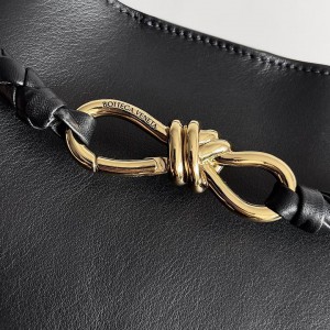 Bottega Veneta medium silky calf leather 32x25x11cm Bags