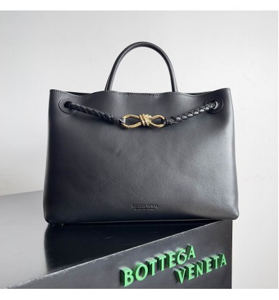 Bottega Veneta medium silky calf leather 32x25x11cm
