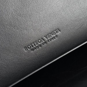 Bottega Veneta medium silky calf leather 32x25x11cm Bags