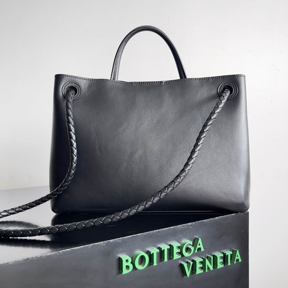 Bottega Veneta medium silky calf leather 32x25x11cm Bags