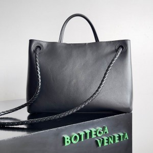 Bottega Veneta medium silky calf leather 32x25x11cm Bags