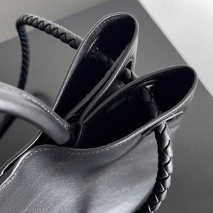 Bottega Veneta medium silky calf leather 32x25x11cm Bags