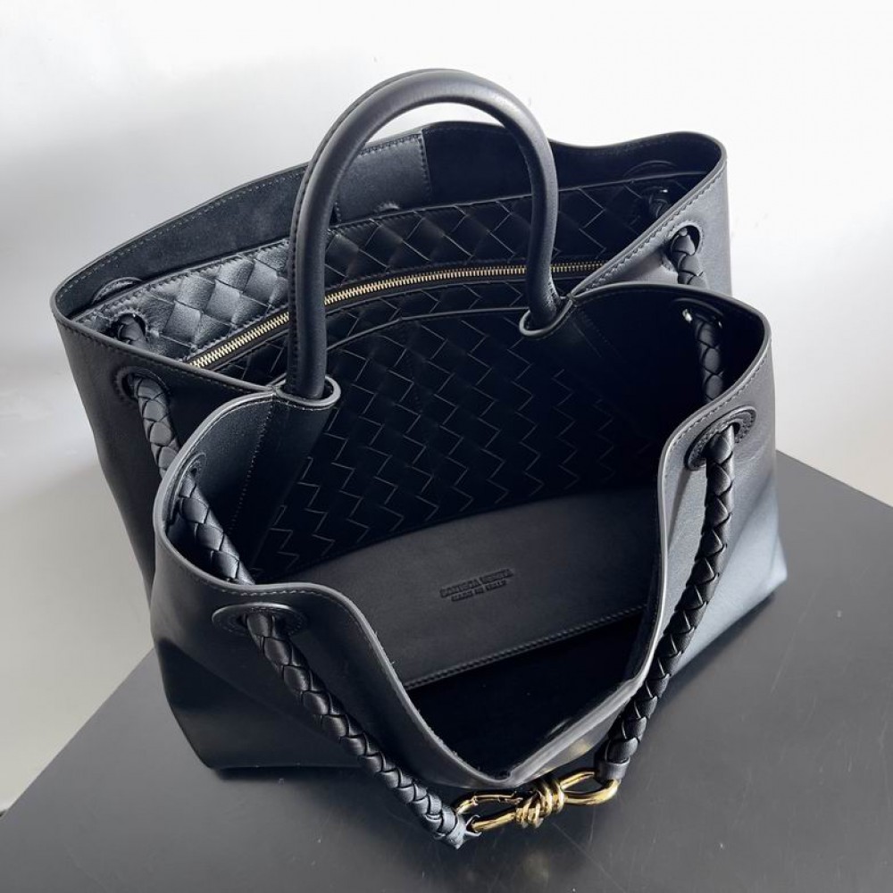Bottega Veneta medium silky calf leather 32x25x11cm Bags