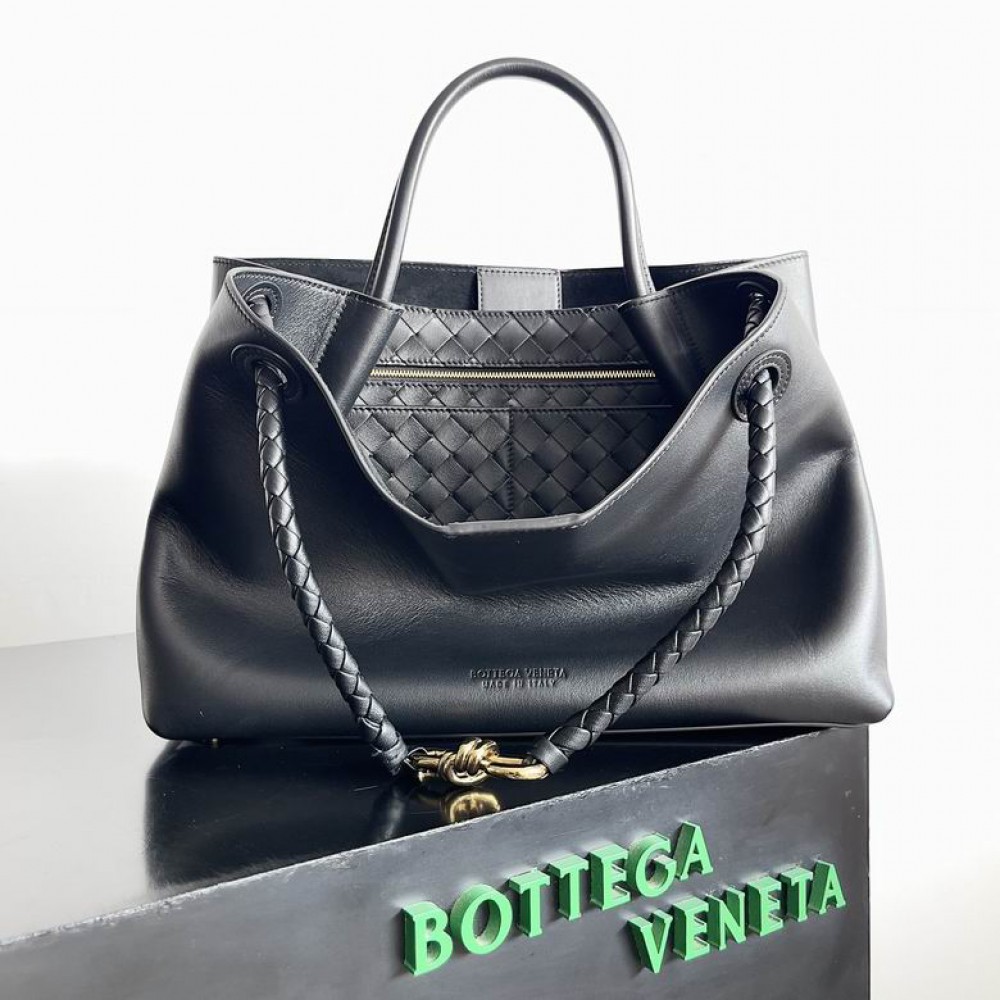 Bottega Veneta medium silky calf leather 32x25x11cm Bags