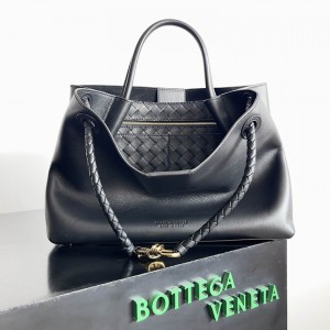 Bottega Veneta medium silky calf leather 32x25x11cm Bags