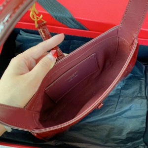 Ysl le 5 a 7 in patent leather 19 x 11.5 x 4.5 cm Bags