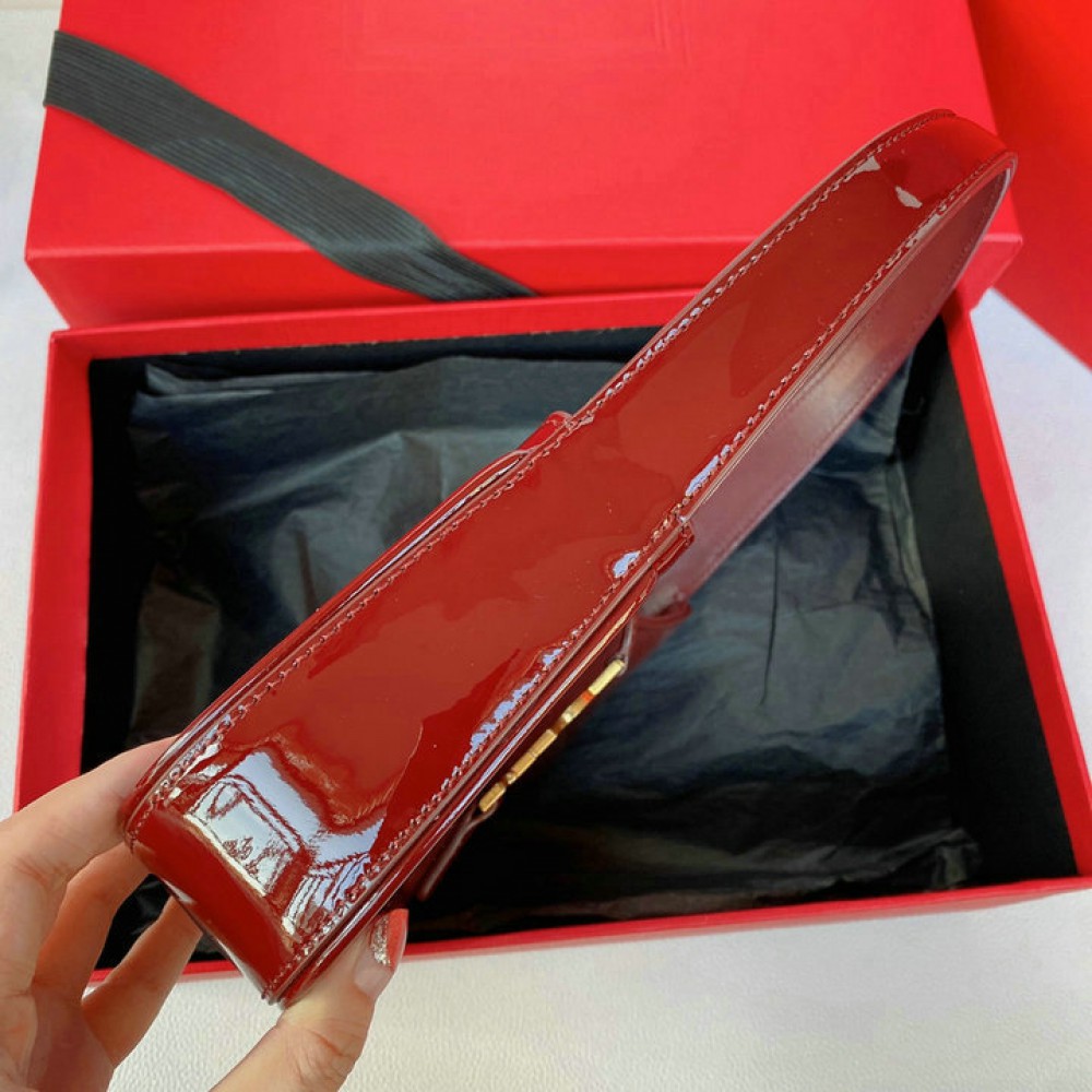 Ysl le 5 a 7 in patent leather 19 x 11.5 x 4.5 cm Bags