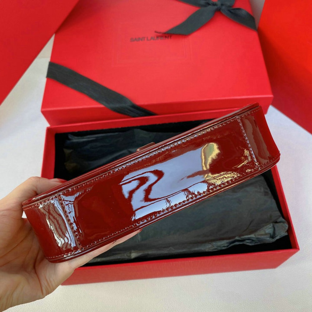 Ysl le 5 a 7 in patent leather 19 x 11.5 x 4.5 cm Bags