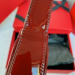 Ysl le 5 a 7 in patent leather 19 x 11.5 x 4.5 cm Bags