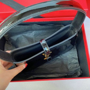 Ysl le 5 a 7 in patent leather 19 x 11.5 x 4.5 cm Bags