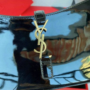 Ysl le 5 a 7 in patent leather 19 x 11.5 x 4.5 cm Bags