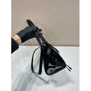 Prada leather handbag 32x15.5x12cm Bags