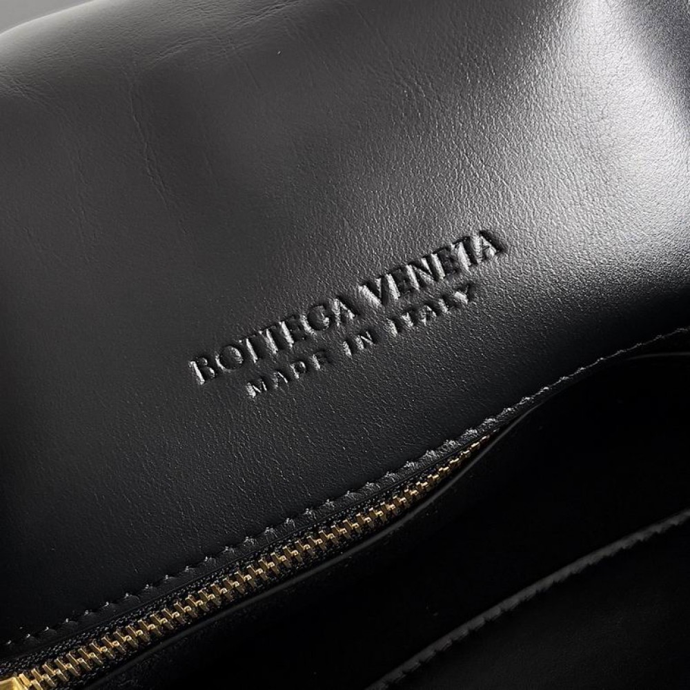 Bottega veneta Small Liberta 27.5x18.5x6cm Bags