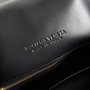 Bottega veneta Small Liberta 27.5x18.5x6cm Bags