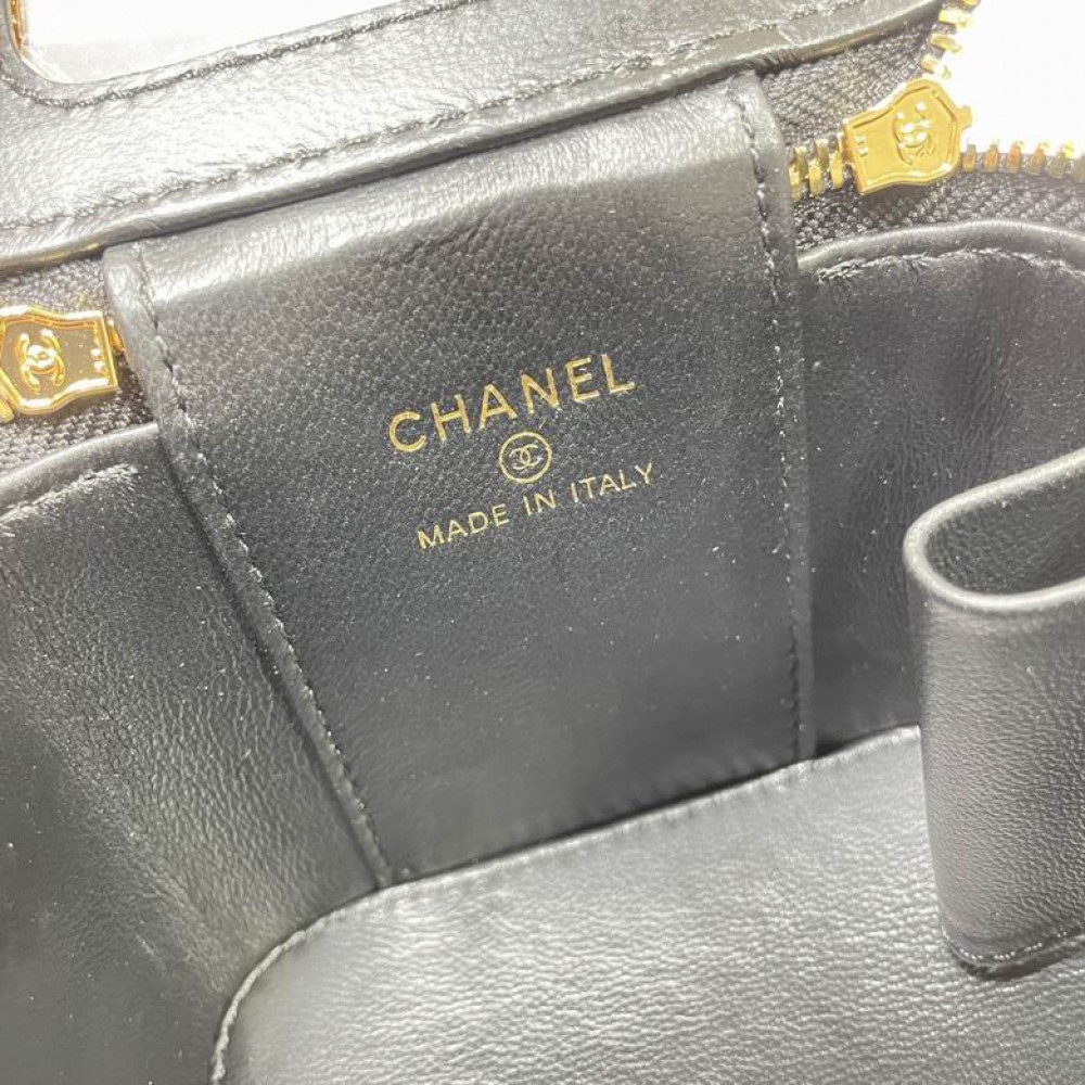 Chanel vanity bag 11x8.5x7cm Bags