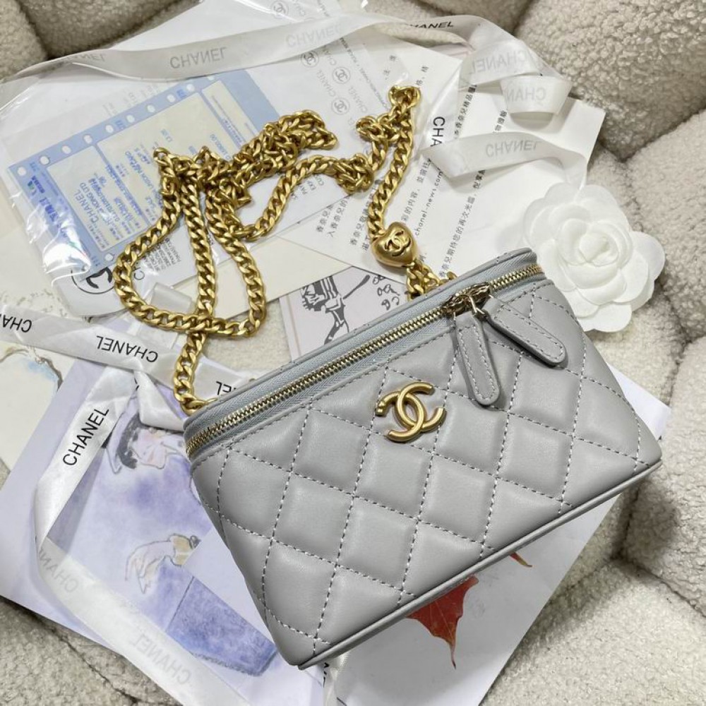 Chanel vanity bag 9.5x18x8cm Bags