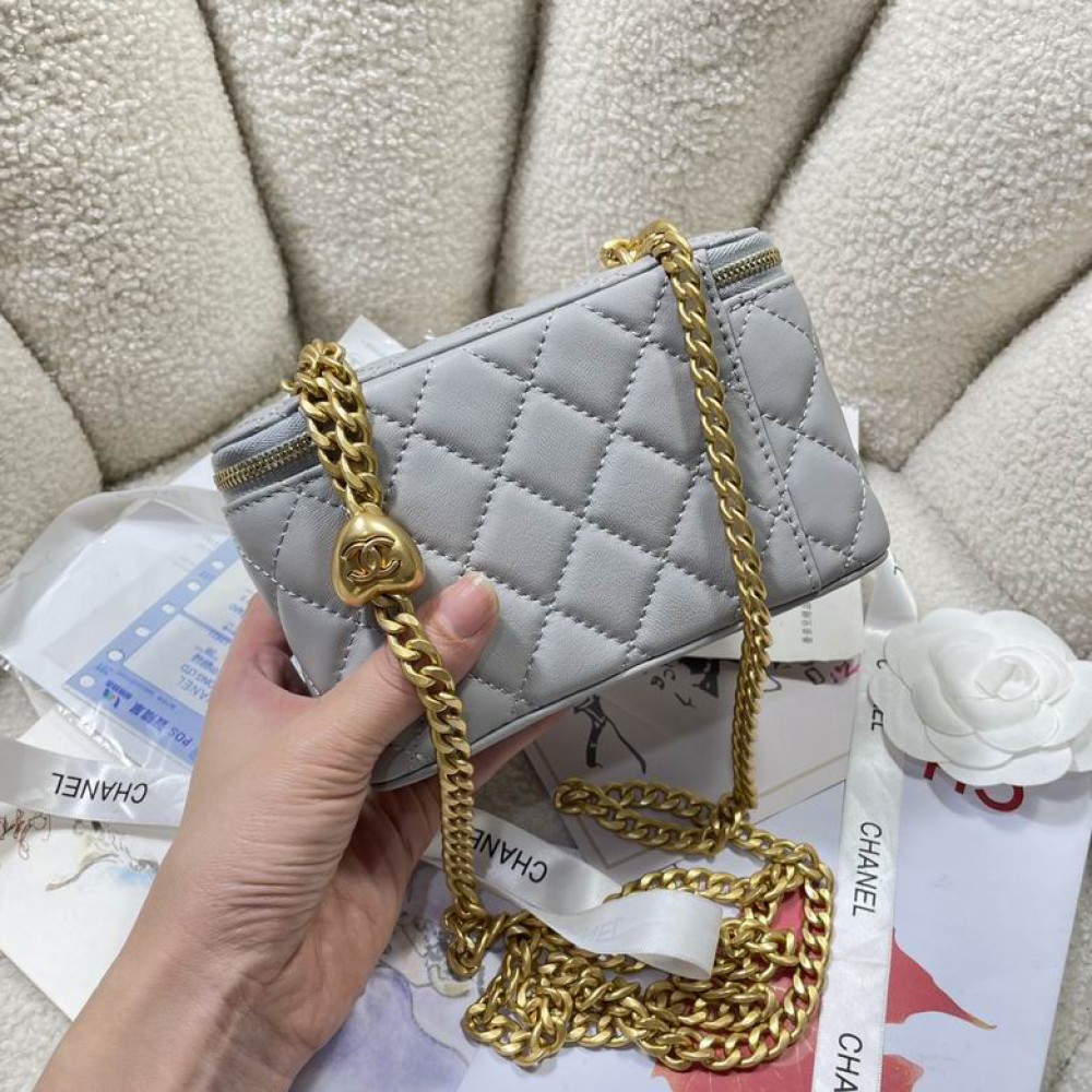 Chanel vanity bag 9.5x18x8cm Bags