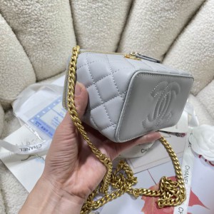 Chanel vanity bag 9.5x18x8cm Bags