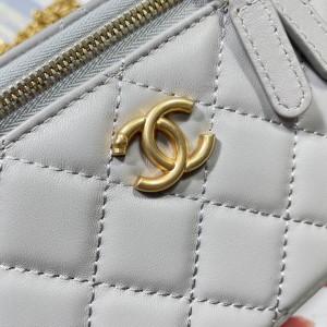 Chanel vanity bag 9.5x18x8cm Bags