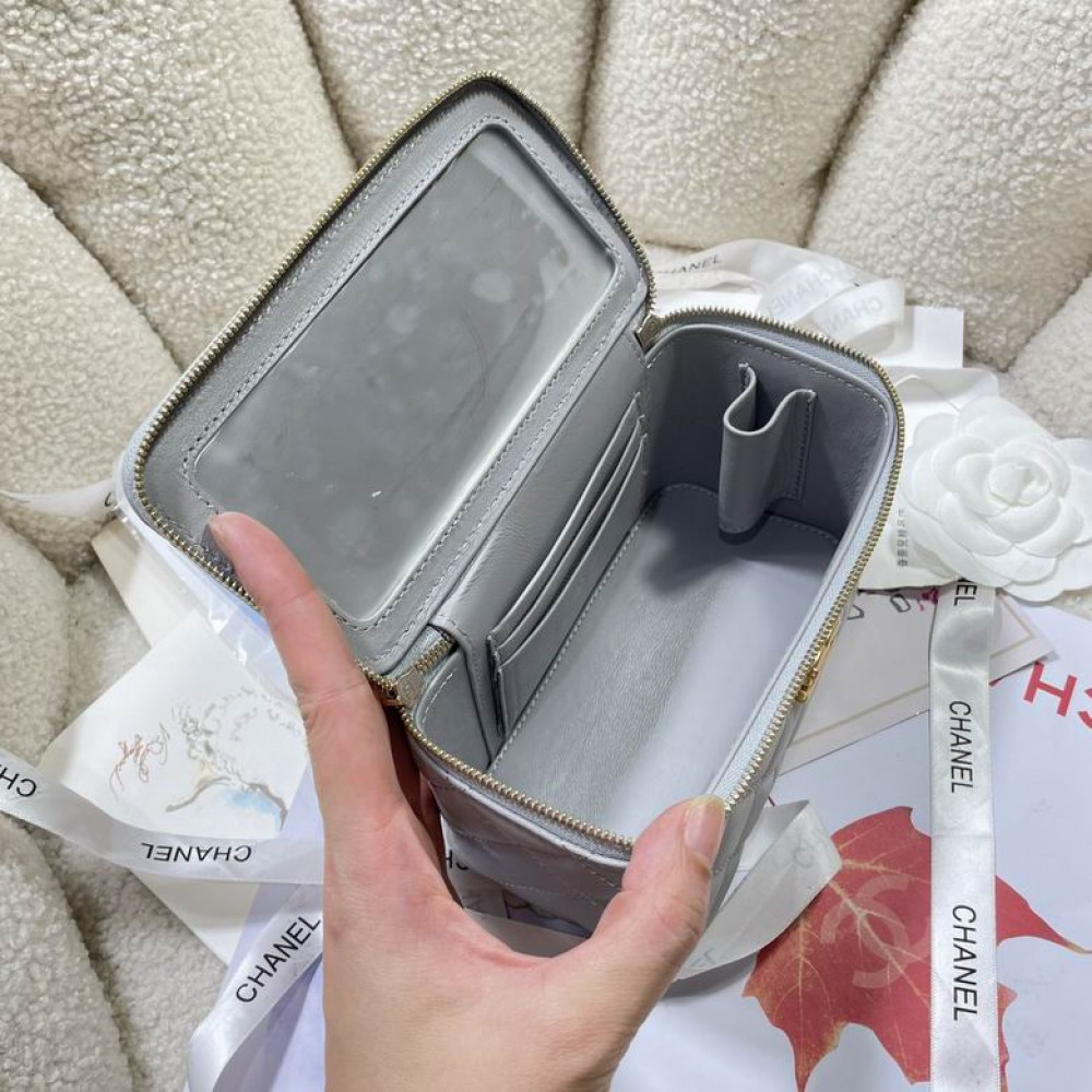 Chanel vanity bag 9.5x18x8cm Bags