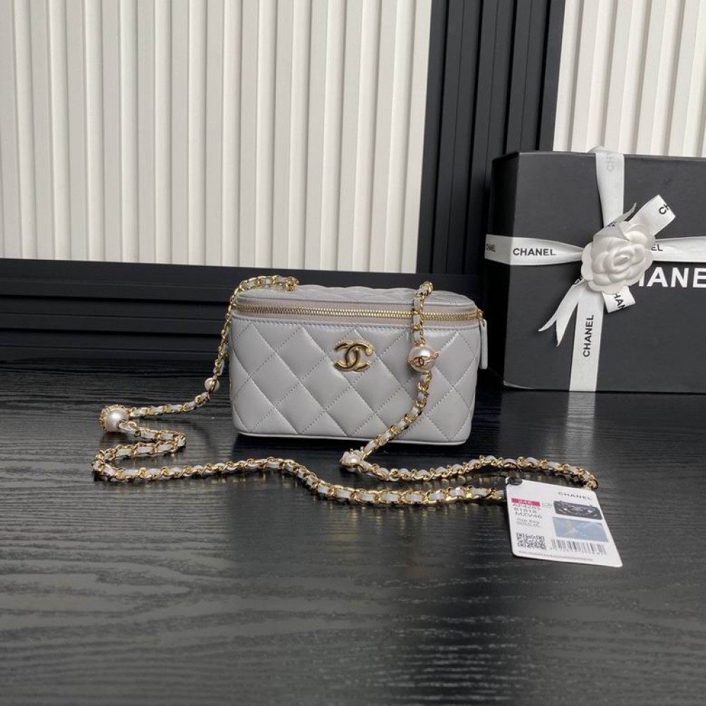 Chanel vanity bag 17x8.5x10cm Bags