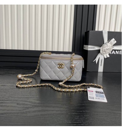 Chanel vanity bag 17x8.5x10cm