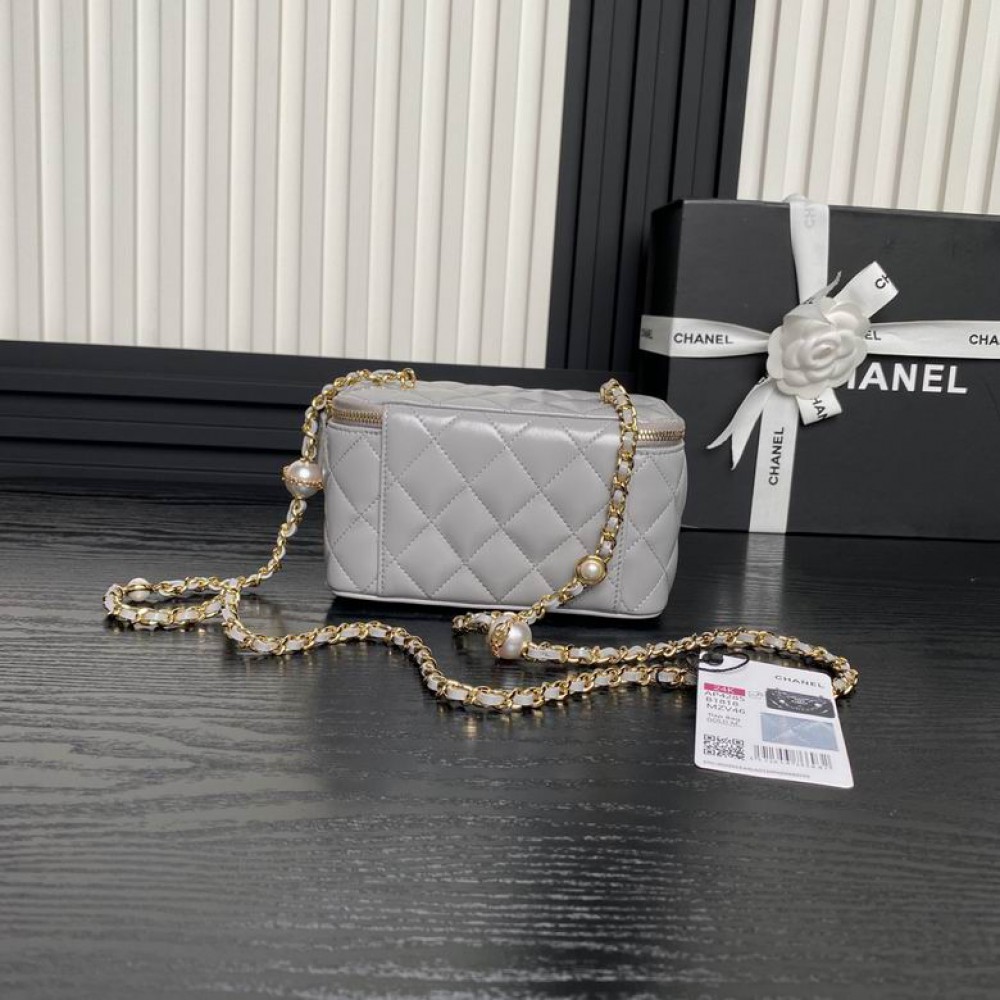 Chanel vanity bag 17x8.5x10cm Bags
